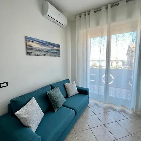 Appartamentino Sul Mare Con Due Balconi, Aria Condizionata, Wi-fi *